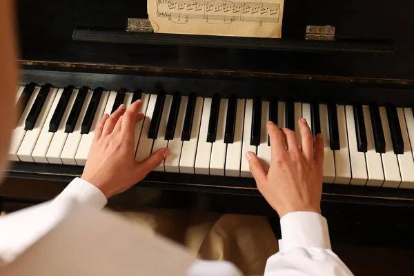 Jovem Tocar Piano Close Lição Musical — Fotografia de Stock