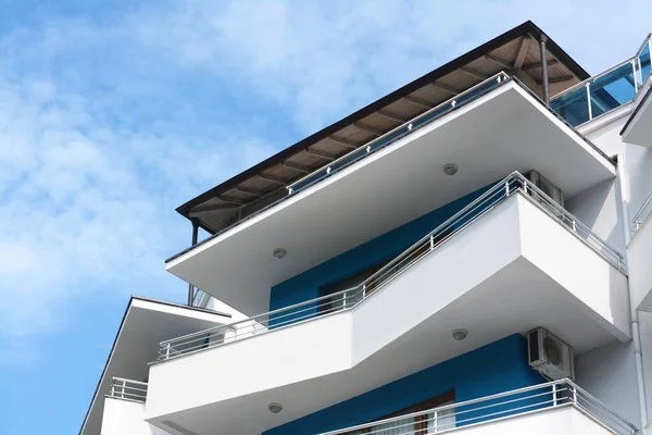 Exterior Beautiful Building Balconies Blue Sky Low Angle View — Stockfoto
