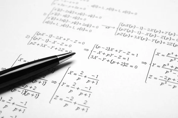 Лист Паперу Математичними Формулами Ручкою Крупним Планом — стокове фото