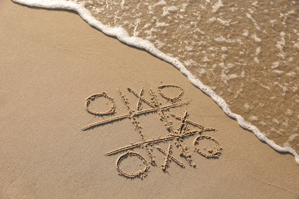 Tic Tac Toe Παιχνίδι Που Στην Άμμο Κοντά Στη Θάλασσα — Φωτογραφία Αρχείου