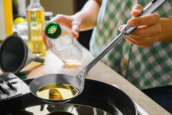 Woman Used Cooking Oil Empty Bottle Stove Kitchen Closeup — Stock Photo, Image