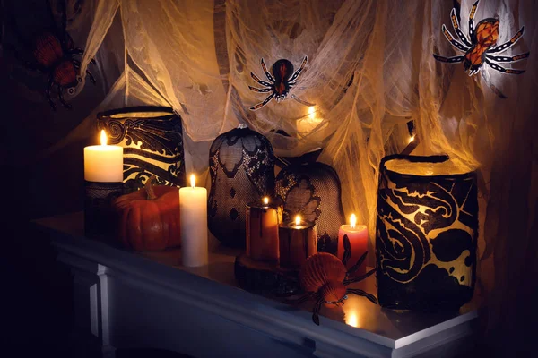 Décor Halloween Différent Sur Cheminée Intérieur Intérieur Festif — Photo