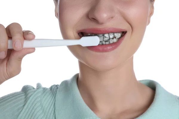 Donna Che Lava Denti Con Dentifricio Carbone Sfondo Bianco Primo — Foto Stock
