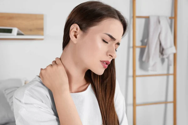 Woman Suffering Neck Pain Room — Stock Photo, Image