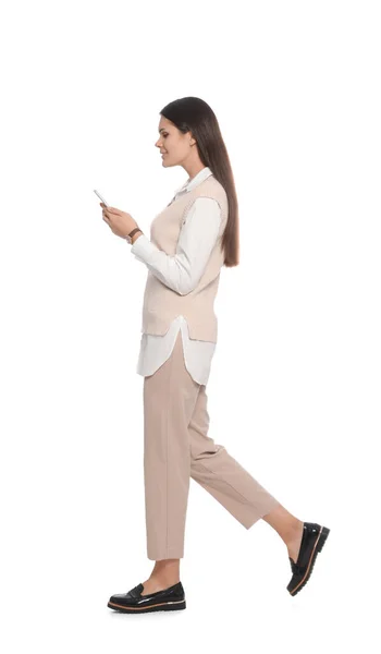 Junge Frau Mit Smartphone Auf Weißem Hintergrund — Stockfoto
