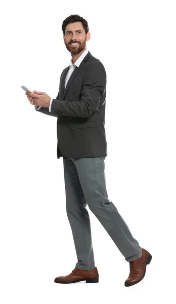 Hombre Guapo Con Teléfono Inteligente Caminando Sobre Fondo Blanco — Foto de Stock