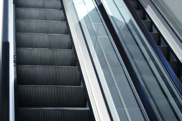 Modernas Escaleras Mecánicas Con Pasamanos Centro Comercial Primer Plano — Foto de Stock