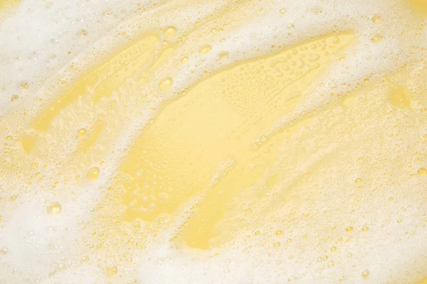Wit Wasschuim Gele Achtergrond Bovenaanzicht — Stockfoto