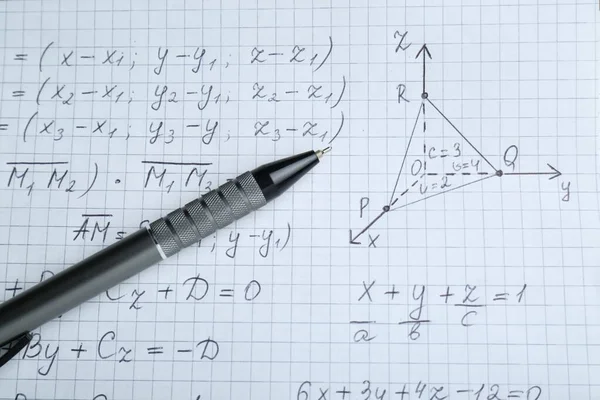 Папір Різними Математичними Формулами Ручкою Вид Зверху — стокове фото