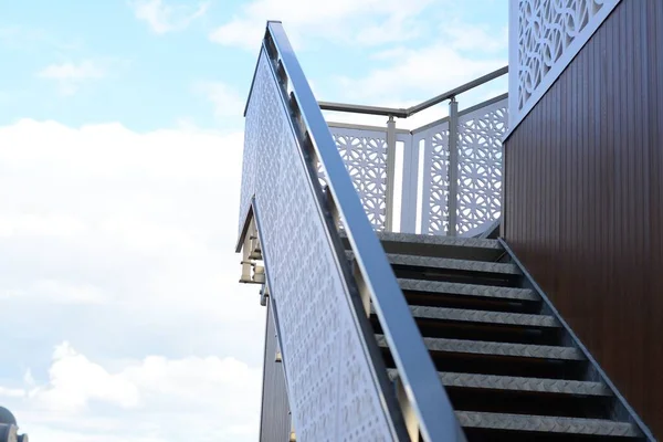 Vista Escaleras Metal Aire Libre Con Barandilla —  Fotos de Stock