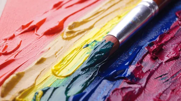 Escova Paleta Artista Com Tintas Coloridas Misturadas Close — Fotografia de Stock