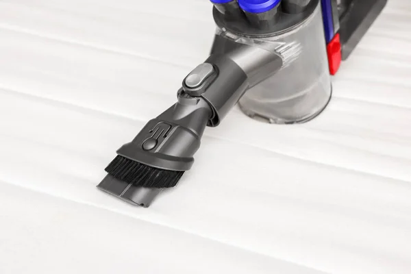 Modern Vacuum Cleaner White Mattress Professional Equipment — Stock Photo, Image