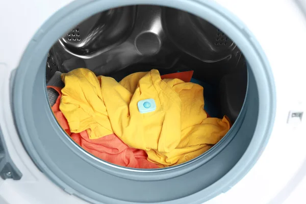 Vattenavhärdare Tablett Kläder Tvättmaskin — Stockfoto