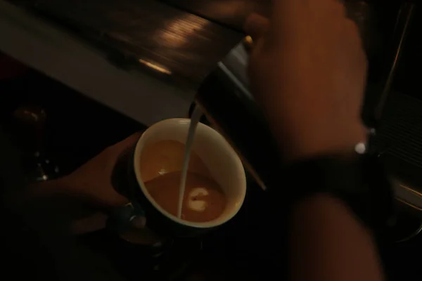 Barista Making Delicious Aromatic Coffee Cafe Closeup — Stock Photo, Image