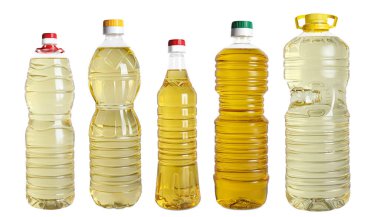 Beyaz arka planda farklı yemek pişirme yağları ile ayarlandı