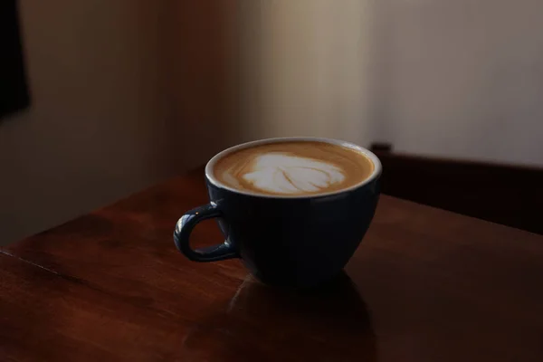 Tasse Aromatischer Kaffee Auf Holztisch Café — Stockfoto