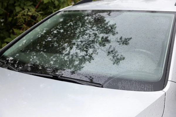 Tergicristalli Pulizia Gocce Pioggia Parabrezza Auto All Aperto — Foto Stock