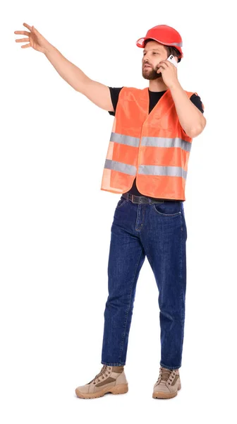Mann Reflektierender Uniform Spricht Auf Smartphone Vor Weißem Hintergrund — Stockfoto