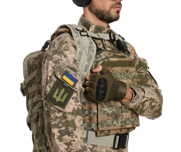 Soldado Uniforme Militar Ucraniano Com Mochila Fundo Branco Close — Fotografia de Stock