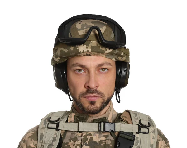 Voják Ukrajinské Vojenské Uniformě Taktickými Brýlemi Sluchátky Bílém Pozadí — Stock fotografie