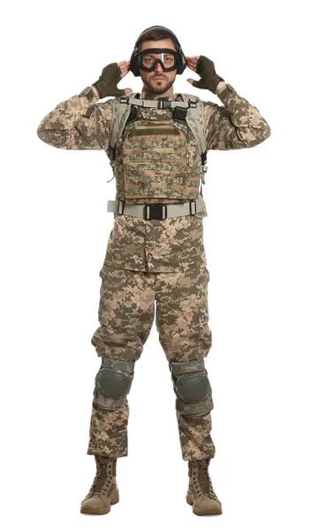 Soldaat Oekraïense Militaire Uniform Tactische Bril Koptelefoon Witte Achtergrond — Stockfoto
