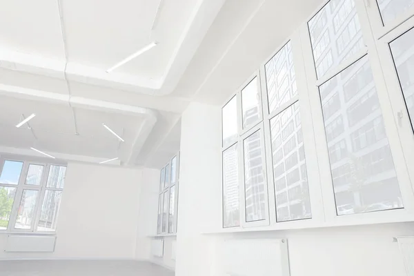 Cuarto Oficina Vacío Con Ventanas Limpias Iluminación Diseño Interiores — Foto de Stock