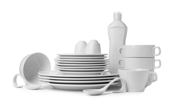 Καθαρά Πιάτα Και Φιάλη Απορρυπαντικού Που Απομονώνονται Λευκό Χρώμα — Φωτογραφία Αρχείου
