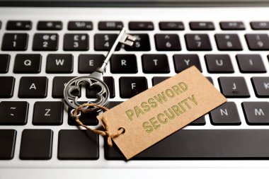 Laptop klavyesinde PASSWORD GÜVENLİĞİ etiketli anahtar, kapat