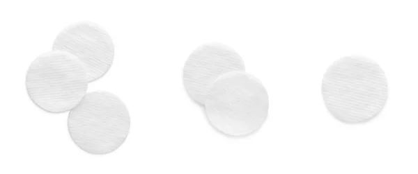 白い背景に柔らかいきれいな綿のパッド トップビューで設定します バナーデザイン — ストック写真