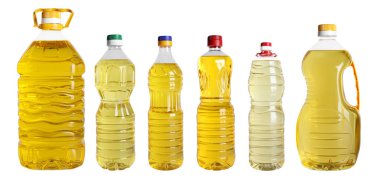 Beyaz arka planda farklı şişelerde pişirme yağı var. Pankart tasarımı