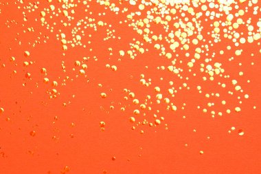 Turuncu arka planda parlak altın parıltı, düz yatıyordu.