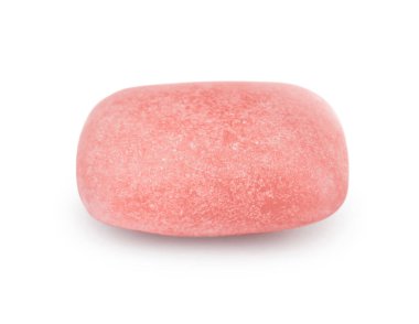 Beyaz üzerine izole edilmiş lezzetli pembe sakızlar.