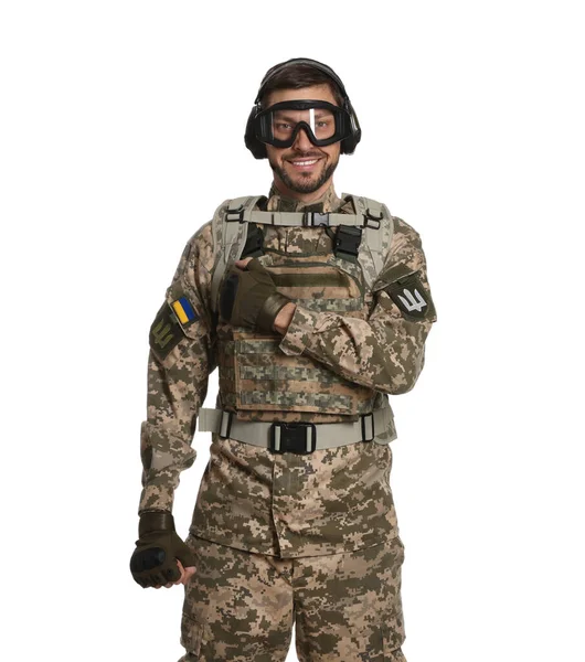 Voják Ukrajinské Vojenské Uniformě Taktické Brýle Sluchátka Bílém Pozadí — Stock fotografie
