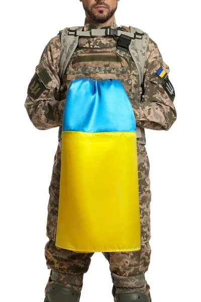 Soldato Uniforme Militare Con Bandiera Ucraina Sfondo Bianco Primo Piano — Foto Stock