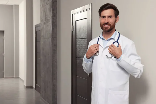 Doctor White Coat Stethoscope Indoors Space Text — 스톡 사진