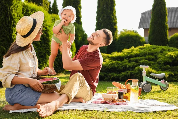Happy Family Having Picnic Garden Sunny Day — Stockfoto