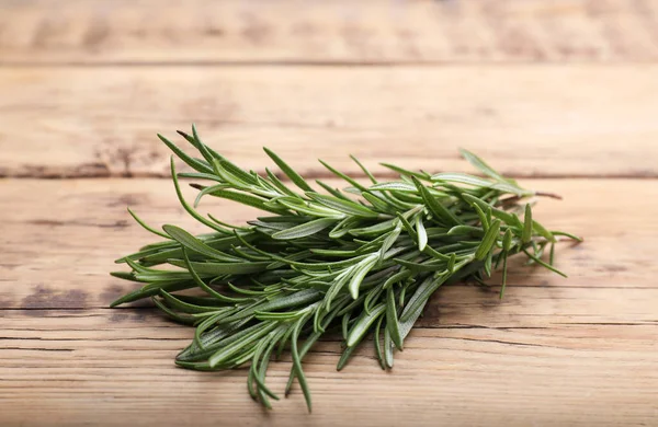 Sprigs Fresh Rosemary Wooden Table — Stock Photo, Image