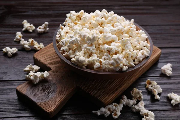 Tasty Popcorn Black Wooden Table Closeup — Stock Photo, Image