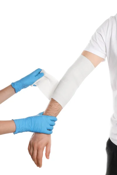 Läkare Applicera Medicinskt Bandage Patientens Arm Vit Bakgrund Närbild — Stockfoto