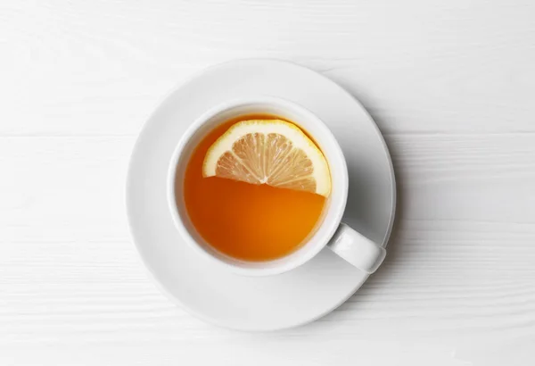 Kielich Pyszną Odpornością Zwiększenie Herbaty Cytryny Białym Drewnianym Stole Widok — Zdjęcie stockowe