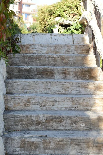 Vue Vieil Escalier Vide Avec Rampe Bois Extérieur Jour Ensoleillé — Photo