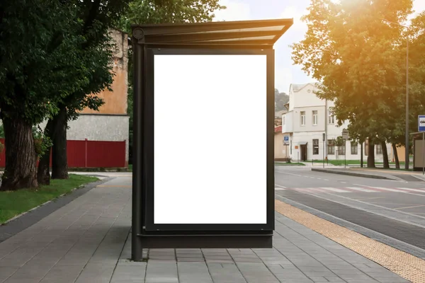 バス停の広告板 デザインのためのモックアップ — ストック写真