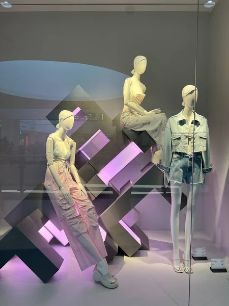 Warschau Polen Juli 2022 Ausstellung Eines Modegeschäfts Einem Einkaufszentrum — Stockfoto