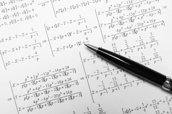 Лист Паперу Математичними Формулами Ручкою — стокове фото