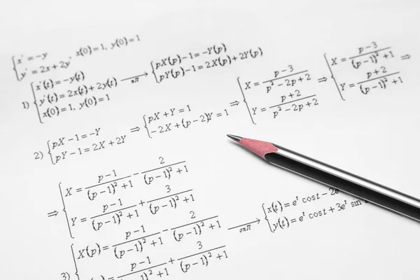 Folha Papel Com Fórmulas Matemáticas Lápis Close — Fotografia de Stock