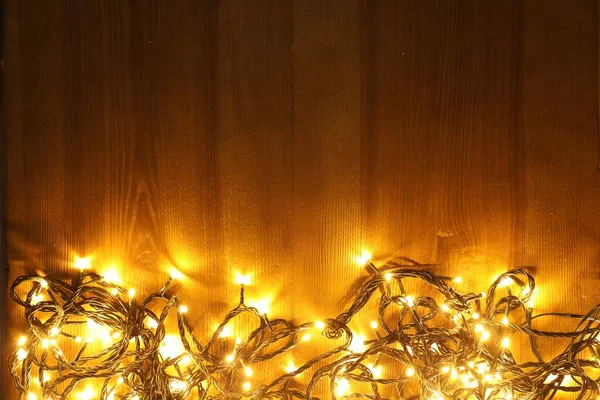 Hermosas Luces Navidad Brillantes Sobre Fondo Madera Planas Espacio Para —  Fotos de Stock