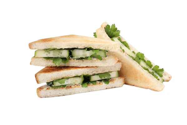 Leckere Sandwiches Mit Gurken Und Petersilie Auf Weißem Hintergrund — Stockfoto
