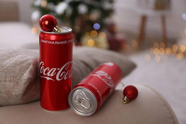 Mykolaiv Ukraine January 2021 Cans Coca Cola Red Christmas Balls — Stock Photo, Image