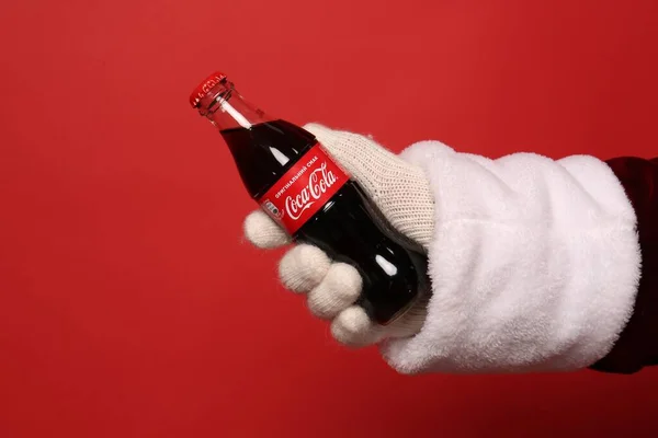 Mykolaiv Ukraine January 2021 Santa Claus Holding Coca Cola Bottle — 스톡 사진