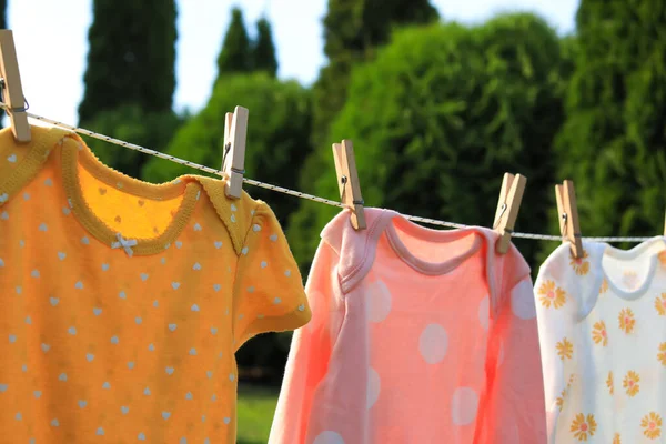 Clean Baby Onesies Hanging Washing Line Garden Closeup Drying Clothes —  Fotos de Stock